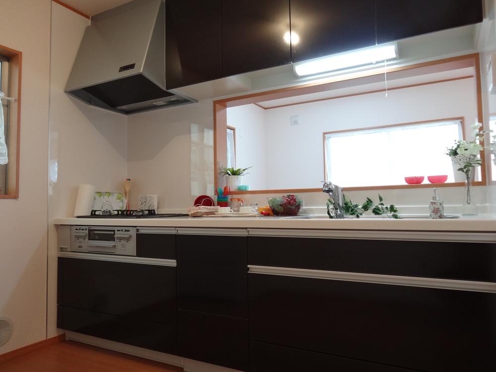 Kitchen. Local (11 May 2013) Shooting