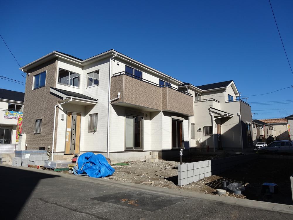 Local photos, including front road. Local (12 May 2013) Shooting