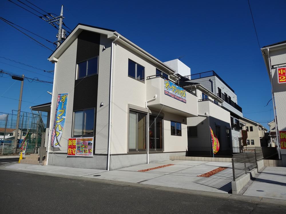 Local appearance photo. Local (12 May 2013) Shooting