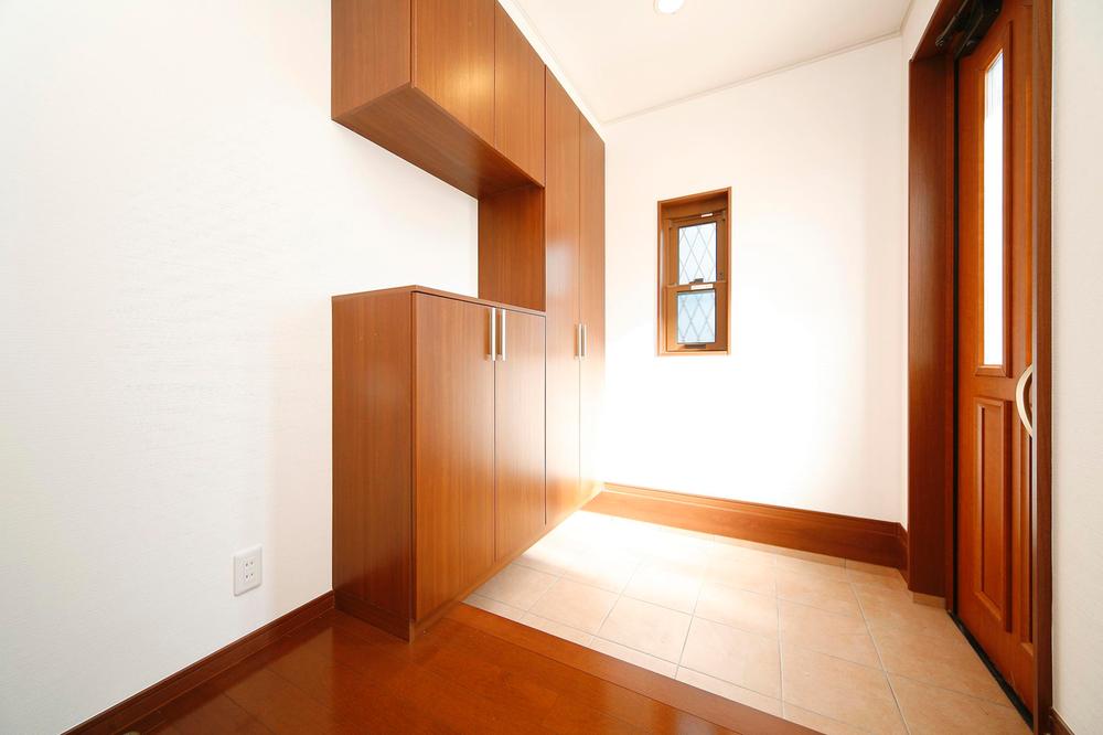 Entrance. Entrance of the meter module is anyway wide. Because storage is also a Bikkusaizu we can accommodate the whole family of shoes.