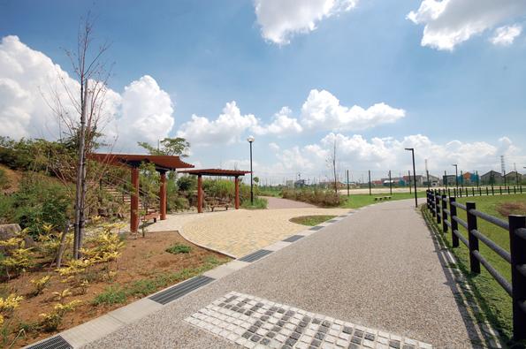 park. South to Central Park 920m