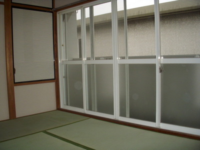 Living and room. Because the south-facing Japanese-style day is also good.