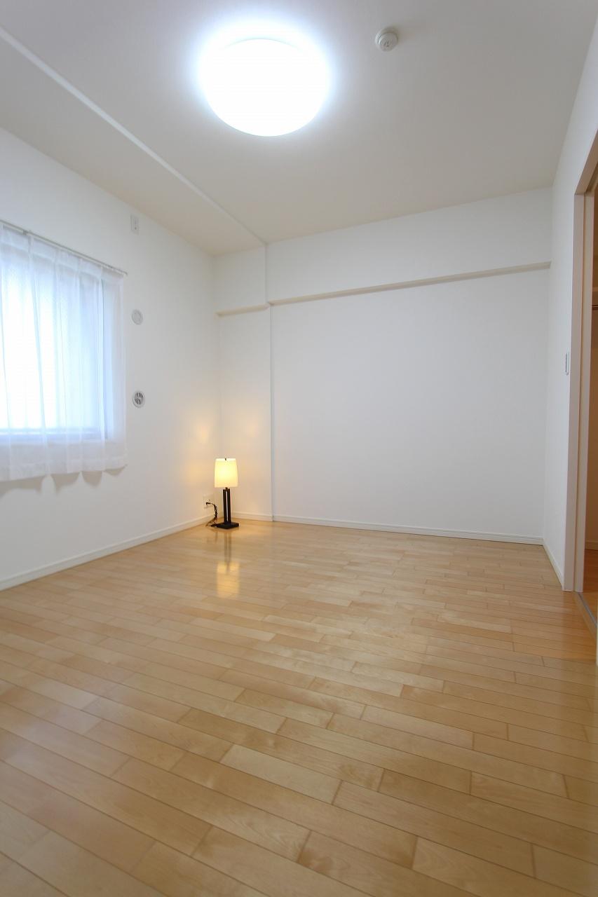 Non-living room. Western-style 6.5 Pledge