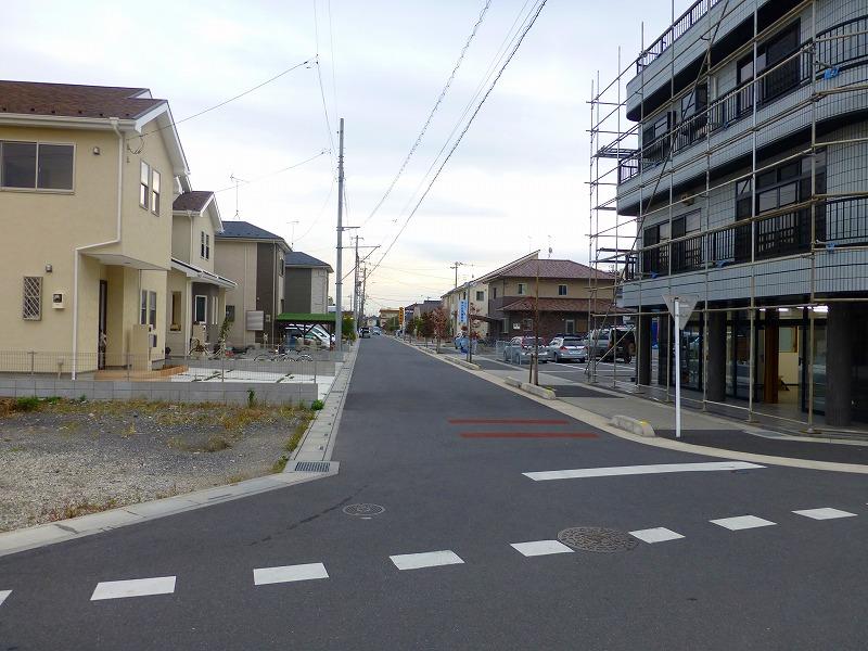 Local photos, including front road. Local (11 May 2013) Shooting