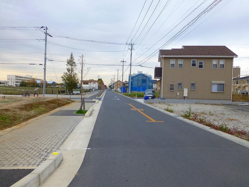 Local photos, including front road. Local (11 May 2013) Shooting