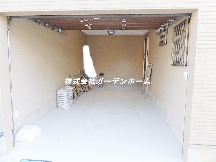 Other. With rare in new homes garage !! This is also safe rainy day !!