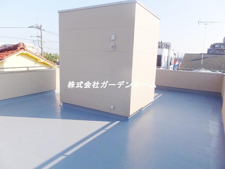 Balcony. Balcony is a spacious space of about can also barbecue!