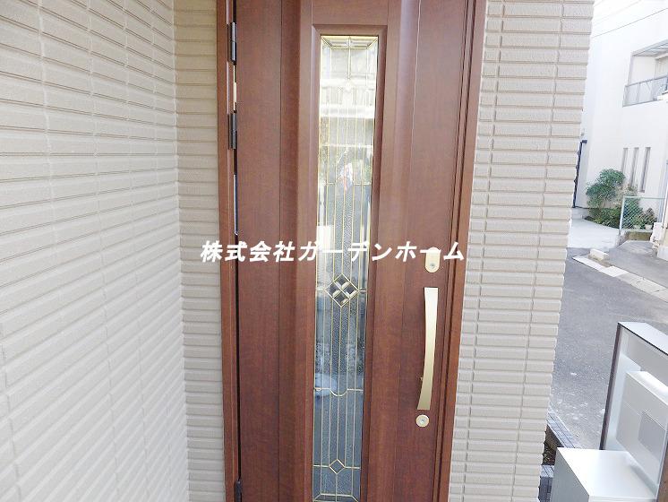 Entrance. Stylish front door welcomes everyone !!