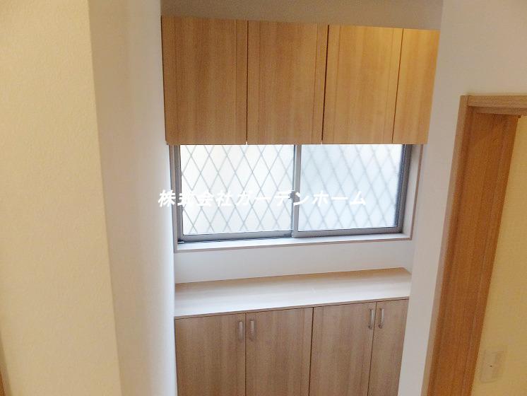 Entrance. Since the storage fill of the cupboard is not troubled in the yard of shoes !!