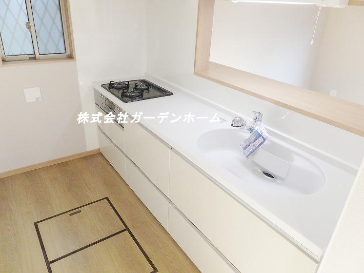 Kitchen. Popular face-to-face kitchen wife Model can be made dishes that drew out Hassle !! arm to carry the dishes !!