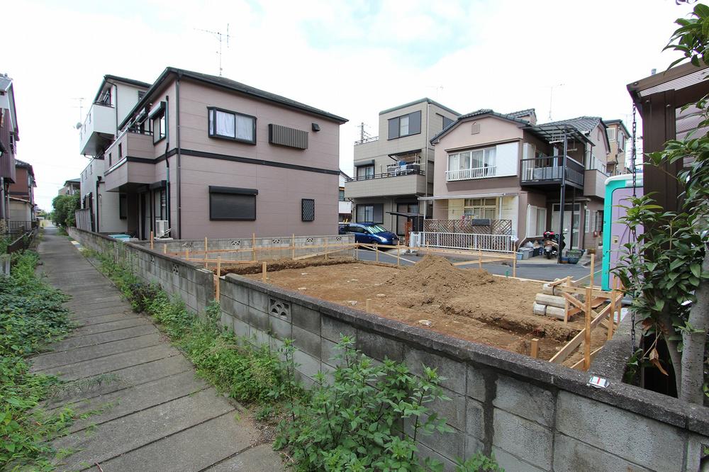 Local appearance photo. The south side is a walking waterways, Ventilation is good per yang