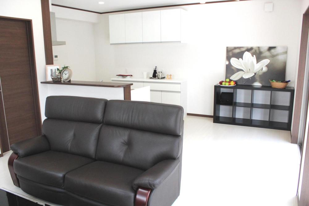 Kitchen. F Building stylish finish by joinery flooring and dark brown White. 
