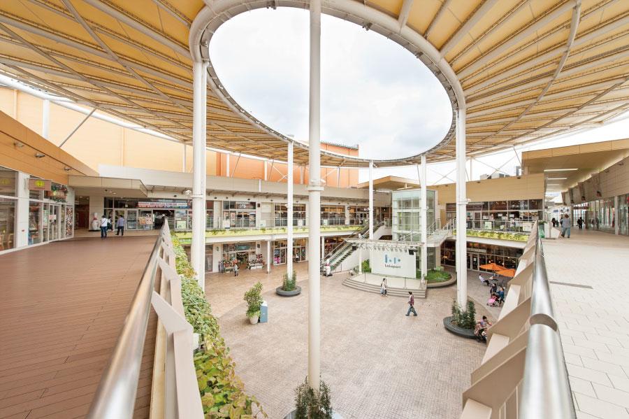 Shopping centre. LaLaport Shinmisato ・  ・  ・ 1080m