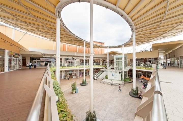 Shopping centre. LaLaport until Shinmisato 1080m