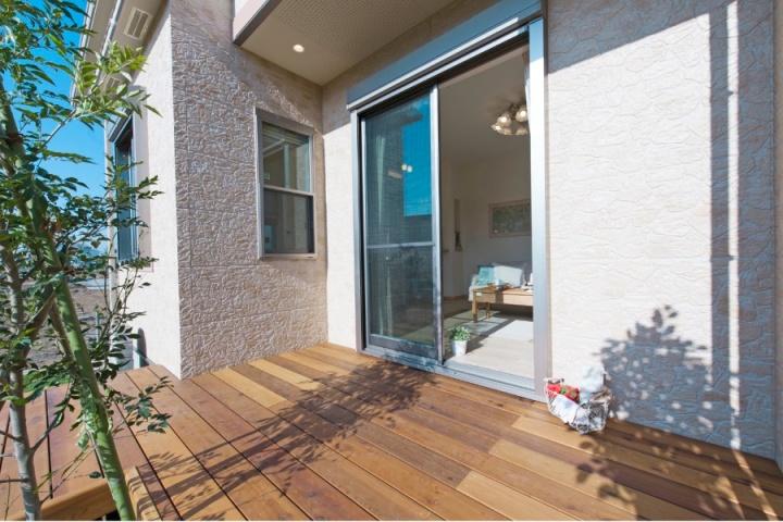 Model house photo. 20 Building wood deck