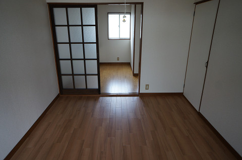 Living and room. 1F Western-style It can also be used as a living!