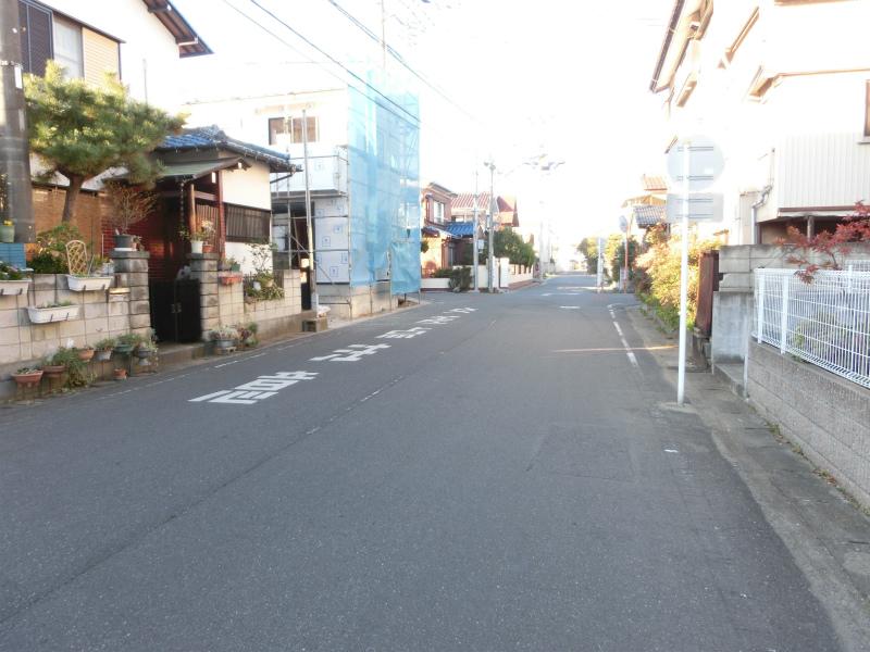 Local photos, including front road. Local (12 May 2013) Shooting