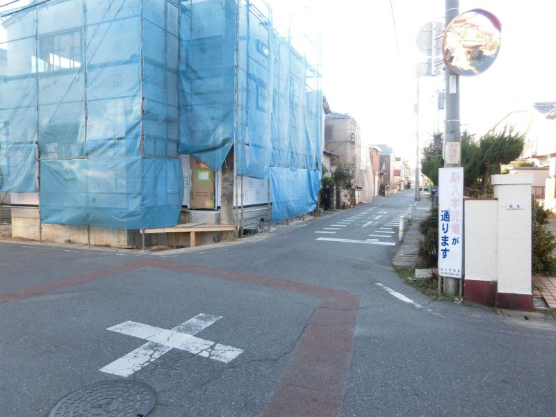 Local photos, including front road. Local (12 May 2013) Shooting