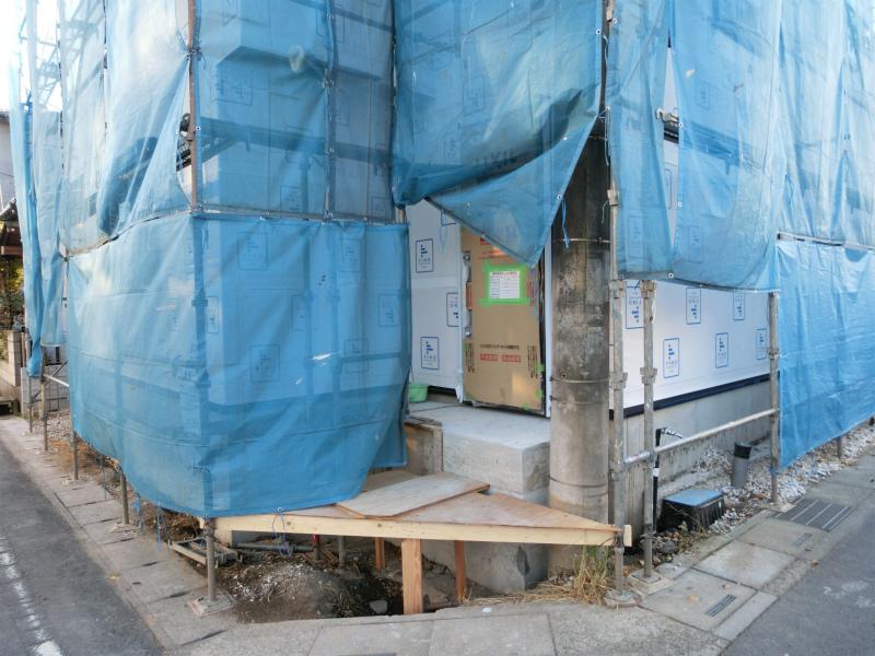 Entrance. Local (12 May 2013) Shooting