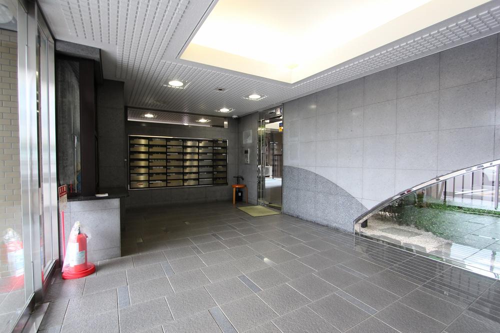 Entrance. Common areas