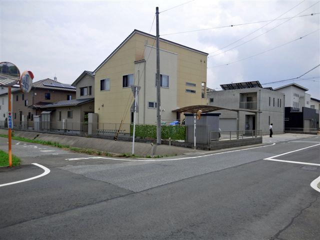 Local photos, including front road. appearance