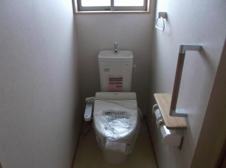 Toilet. Indoor (10 May 2013) Shooting