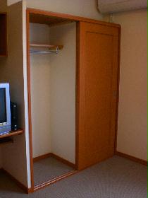 Receipt. The closet, It is convenient to have a hanger rack.