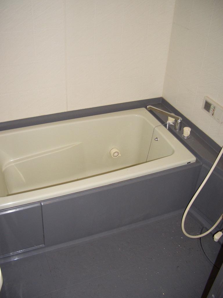 Bathroom. Indoor (11 May 2011) Shooting