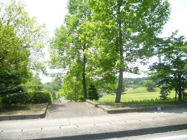 park. 500m to Otanikoen (park)