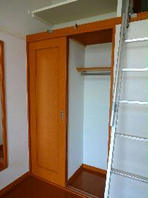 Receipt. Because of the closet with a hanger rack, Clothes is easy to store.