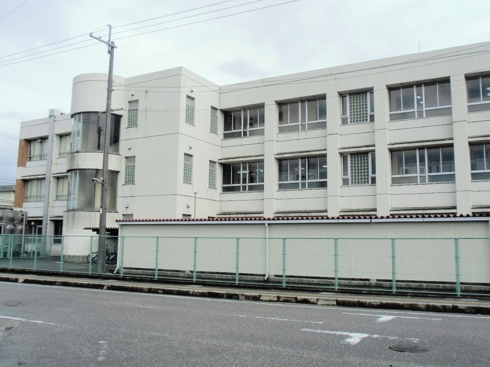 Junior high school. Notogawa 1160m until junior high school