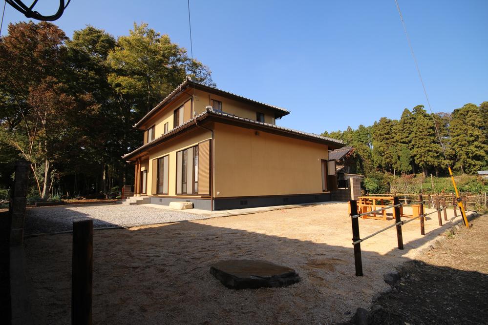 Local appearance photo. From deep