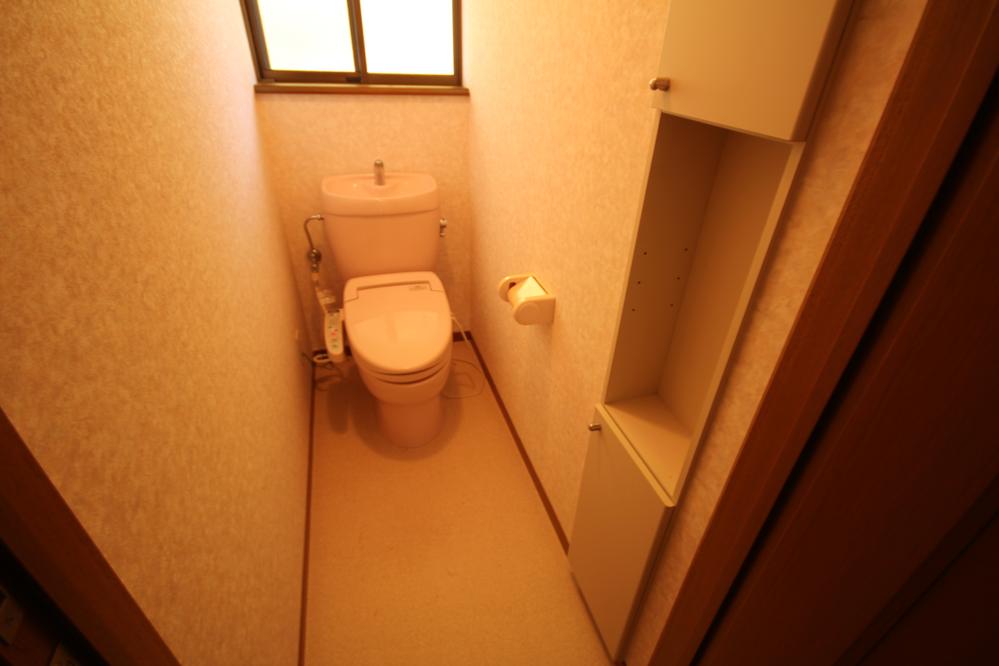 Toilet. Indoor (11 May 2013) Shooting