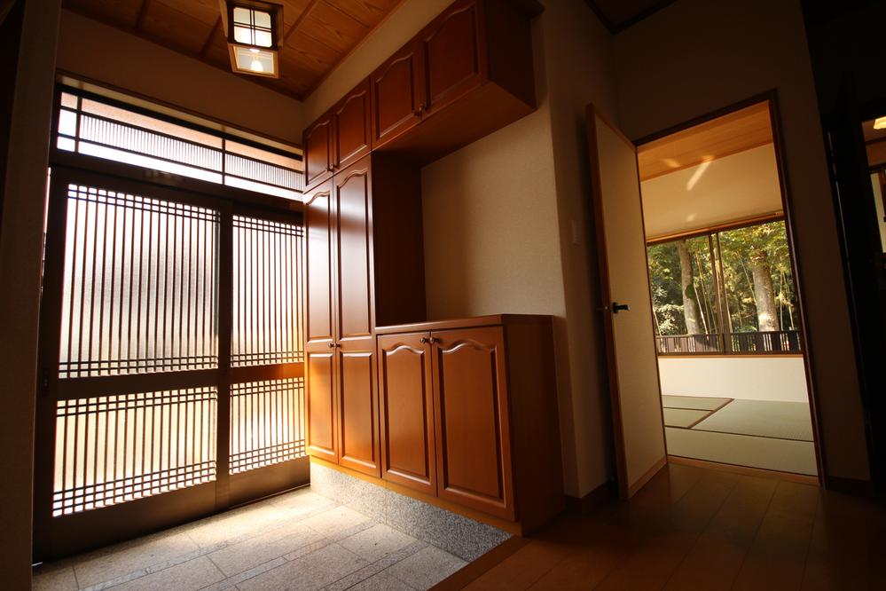 Entrance. Local (11 May 2013) Shooting