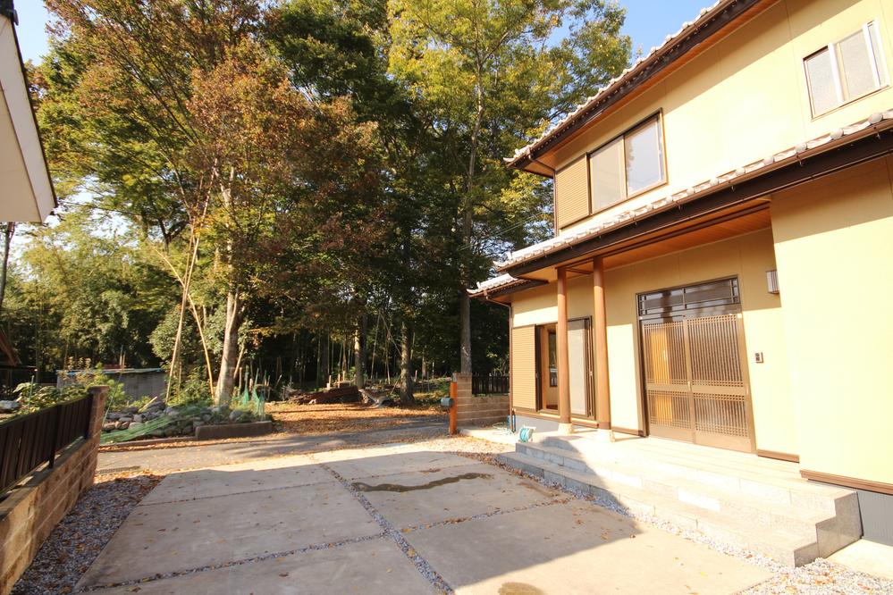 Local appearance photo. Local (11 May 2013) Shooting