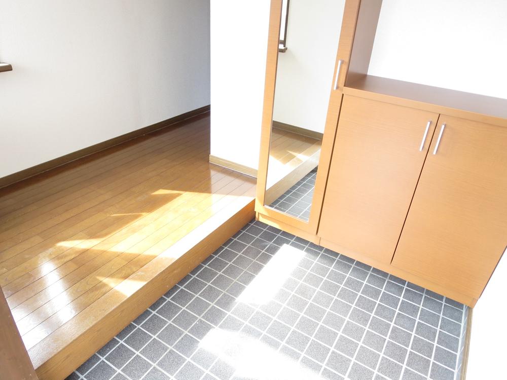 Entrance. Local (10 May 2013) Shooting