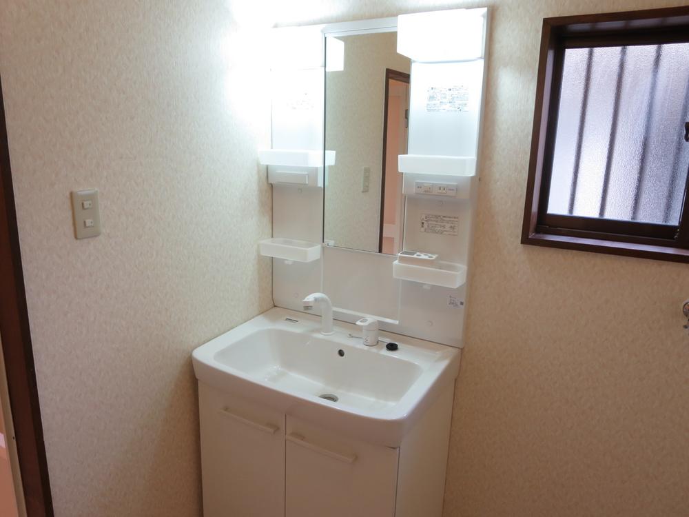 Wash basin, toilet. Indoor (10 May 2013) Shooting