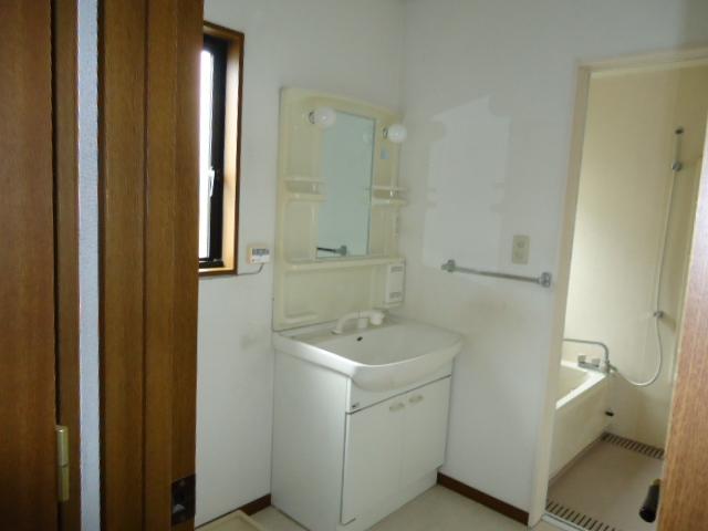 Wash basin, toilet. Indoor (12 May 2013) Shooting