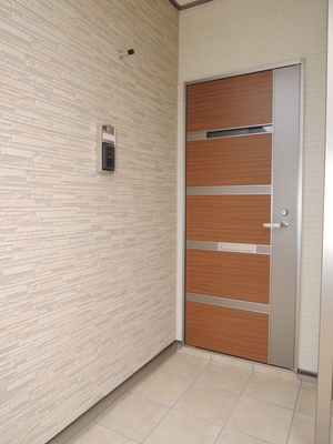 Entrance. Stylish is with entrance TV Monitahon! 