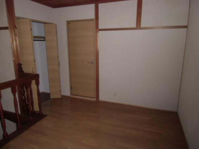 Wash basin, toilet. Room (May 2013) Shooting