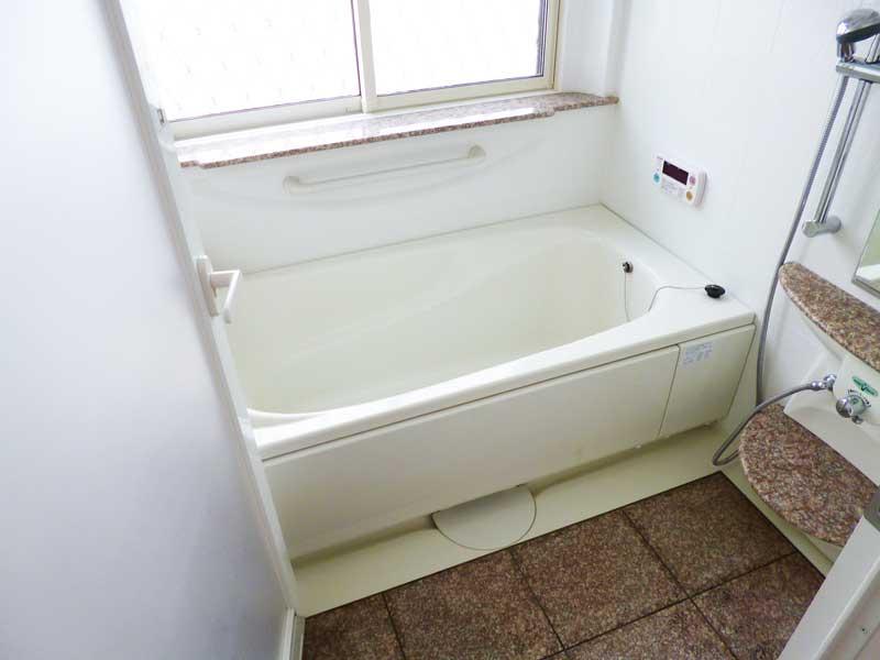 Bathroom. Indoor (10 May 2013) Shooting