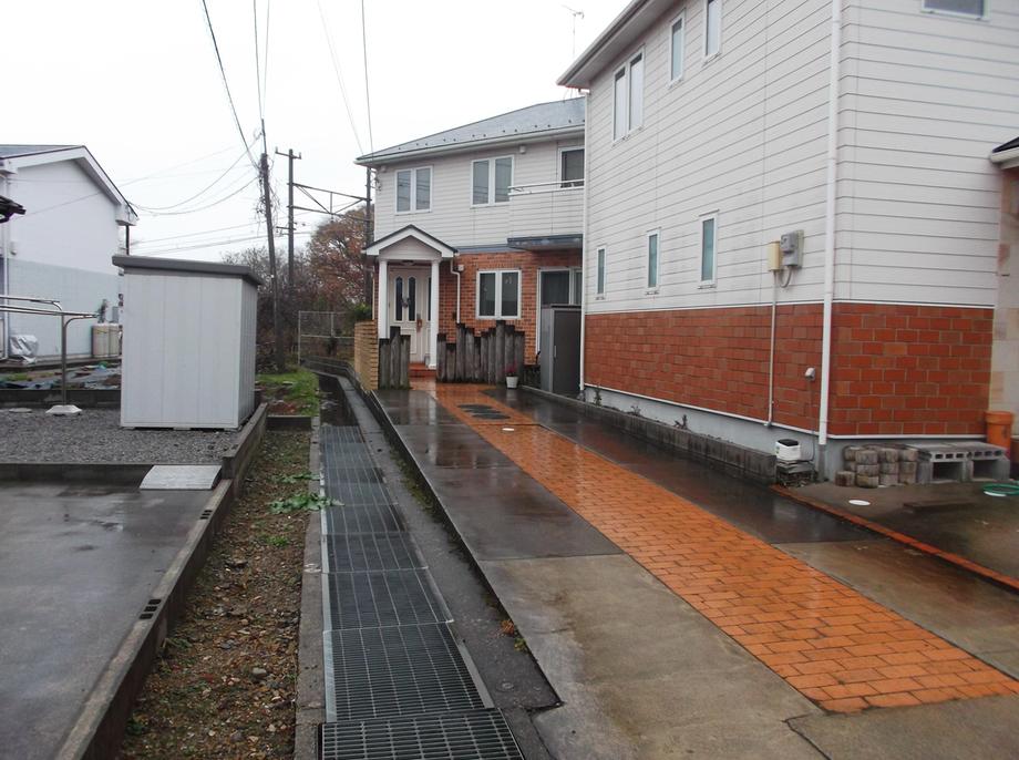 Local photos, including front road. Local (12 May 2013) Shooting