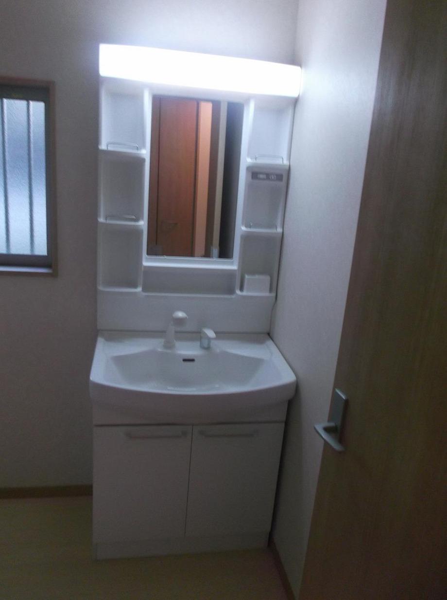 Wash basin, toilet. Indoor (12 May 2013) Shooting