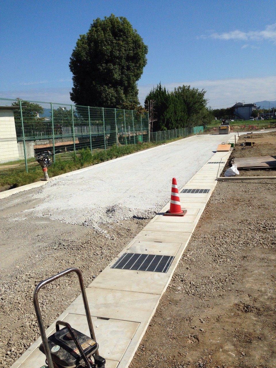 Local photos, including front road. Local (10 May 2013) Shooting