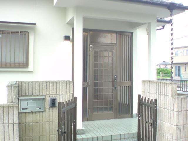 Entrance. Local (July 2013) Shooting