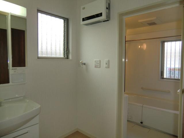 Wash basin, toilet. Indoor (11 May 2013) Shooting