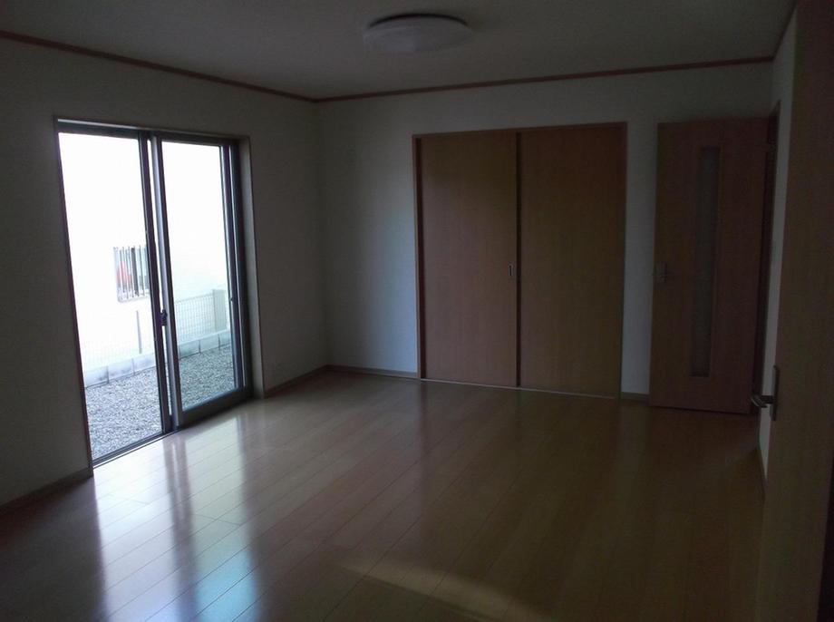 Living. Local (10 May 2013) Shooting