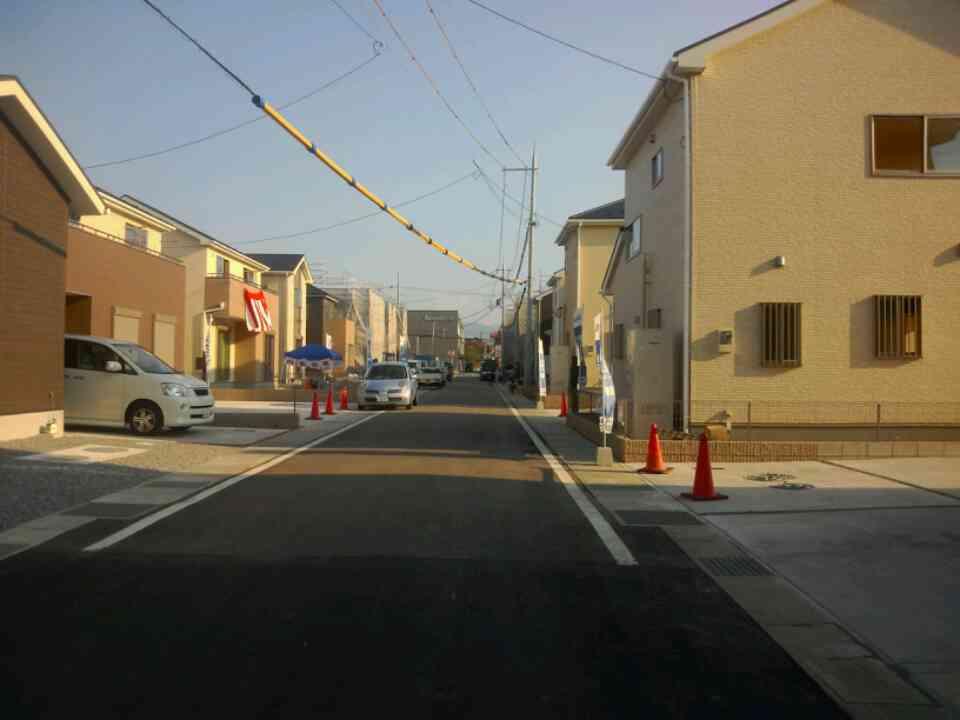 Local photos, including front road. Local (12 May 2013) Shooting