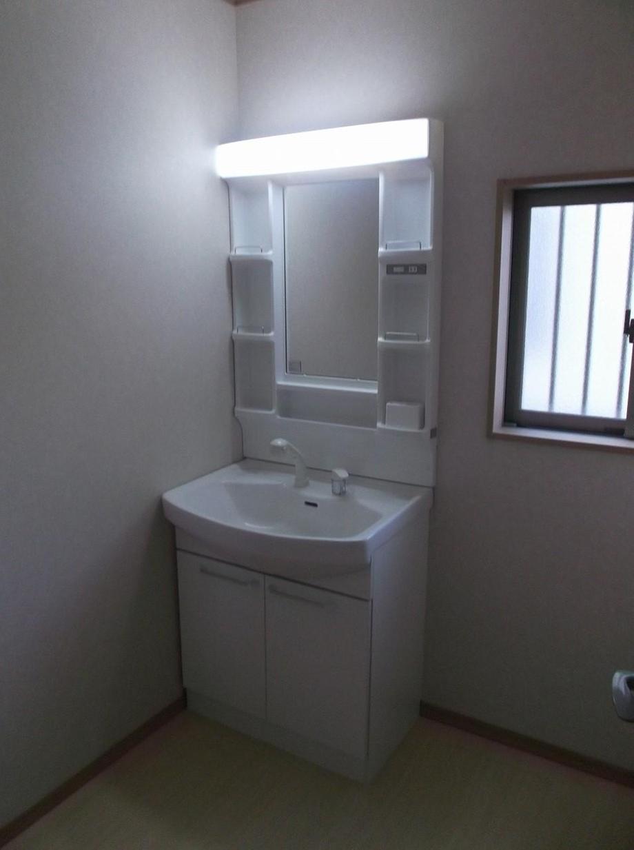 Wash basin, toilet. Indoor (12 May 2013) Shooting