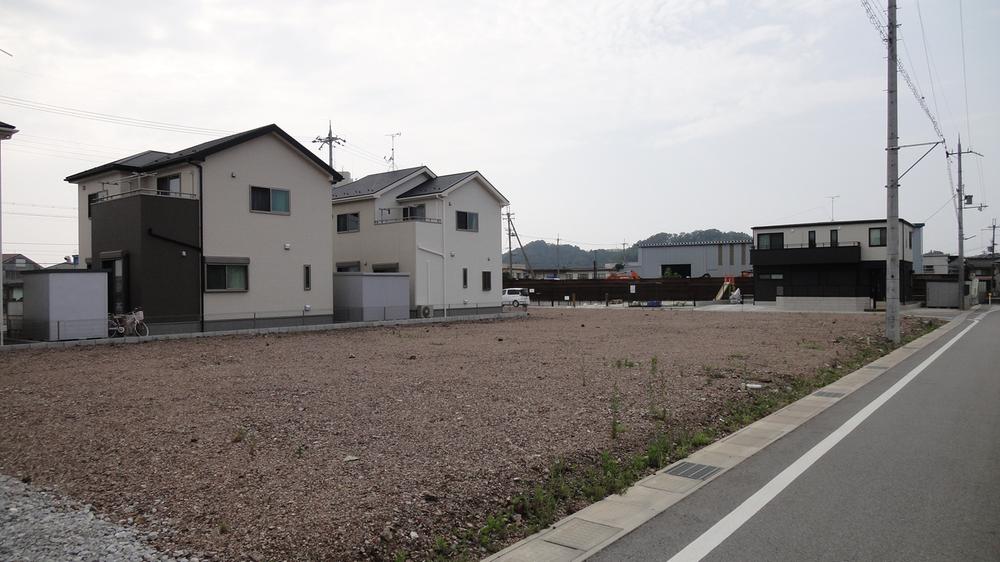 Local photos, including front road. Local (July 2013) Shooting